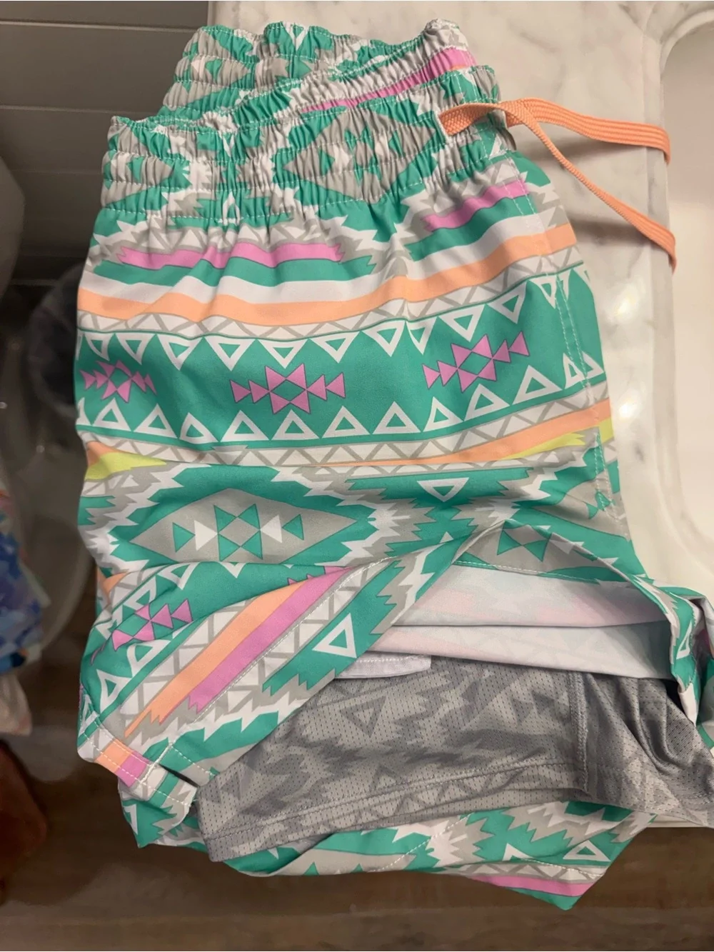 chubbies Men’s Swim Trunks Size M 5.5” Inseam teal Aztec print